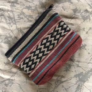 Billabong woven clutch